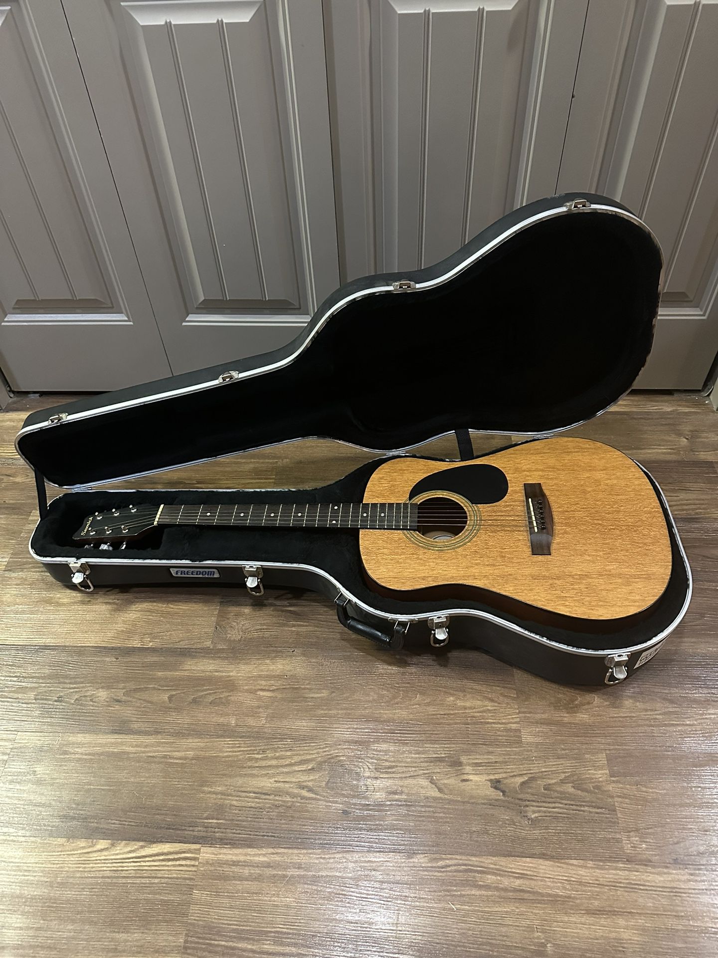 Samick LW-015 Acoustic Guitar with Hard Case
