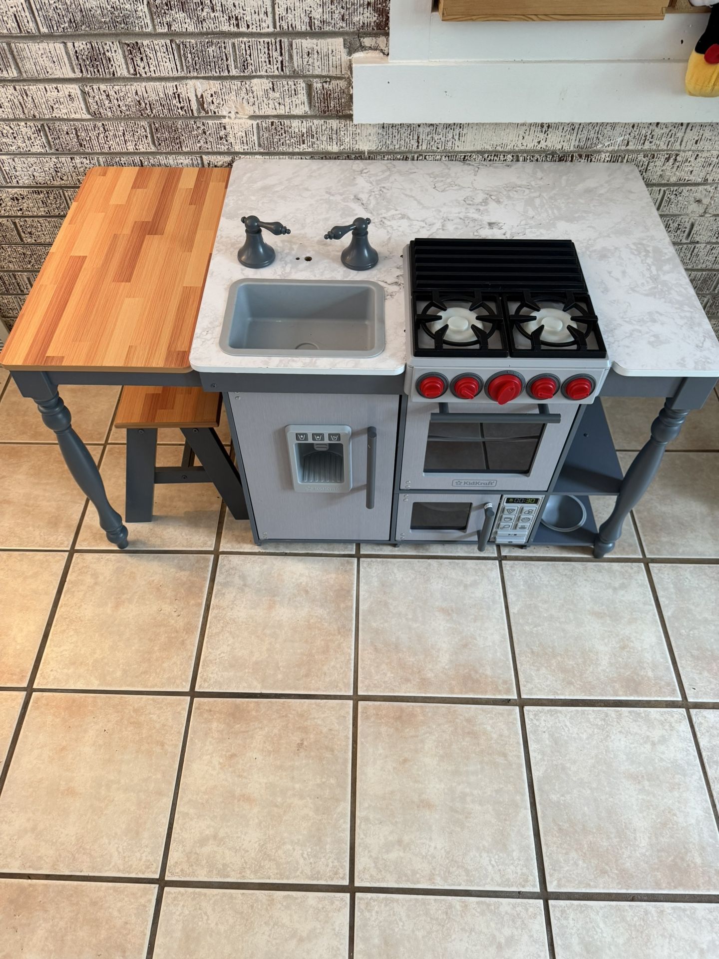 KidKraft Play Kitchen
