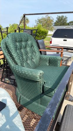 Small swivel rocker