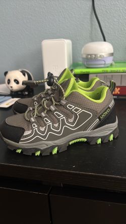 New hiking shoes size 11.5