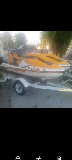 2005 SEADOO JET SKIS STAND UPS 800CCFUEL INJECTION BOTH RUNNING READY TO RIDE