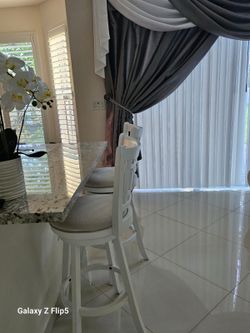 2 Kitchen Barstools