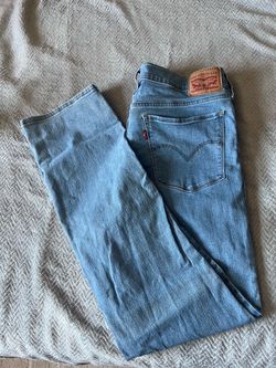 Levi’s Women’s 314 Shaping Straight Leg Jeans - size 32 (14/16)
