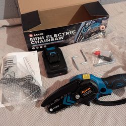 One-handed 4 Inch Mini Chainsaw, with Accessories
