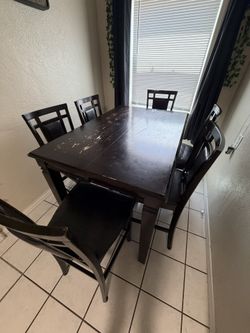 Dining room table