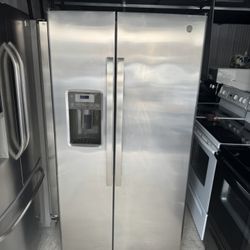 Ge Refrigerator Good Condition Everything Works Fine 
