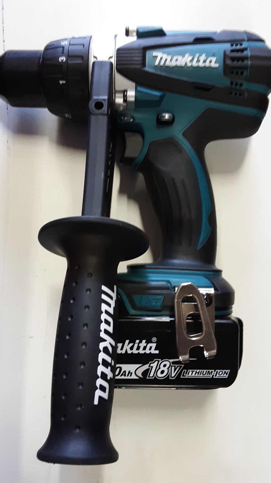 Brand new makita xph03 hammer drill+ charger!!!