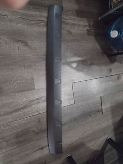 Lower front bumper molding