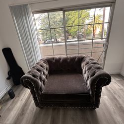 Oversized Chesterfield Chair – Velvet – Great Condition