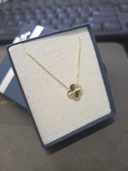 10K GOLD SINGLE CLOVER NECKLACE