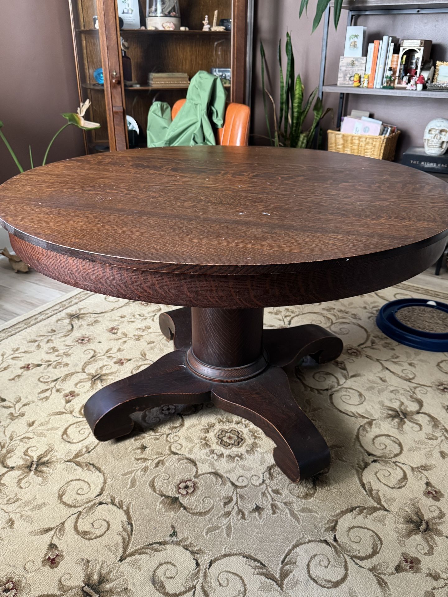 Extendable Dining Room Table w/ 6 Matching Chairs