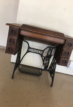 Singer antique vintage collectors 1900's sewing machine with table