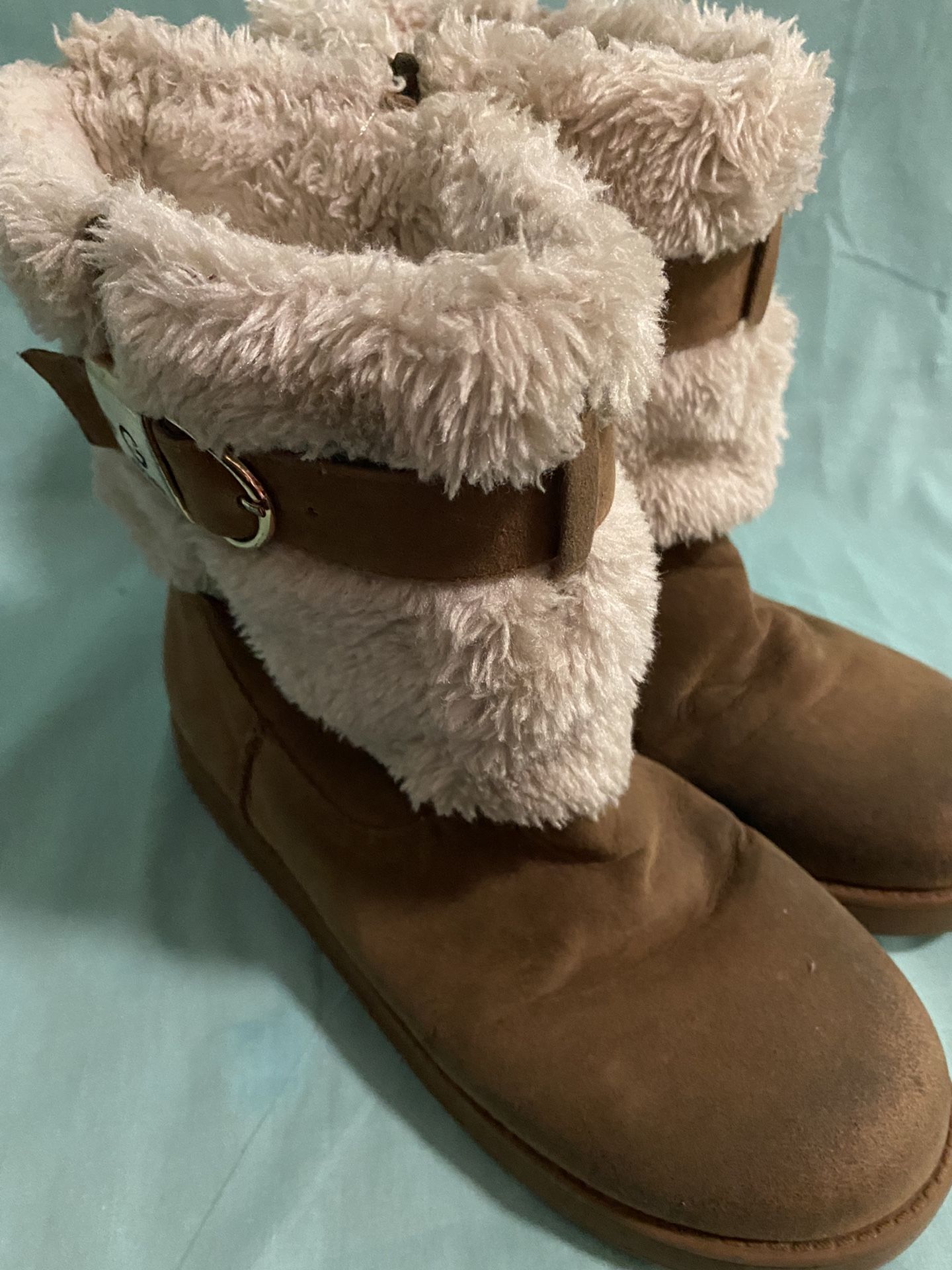 $3 Guess Snow Winter Boots