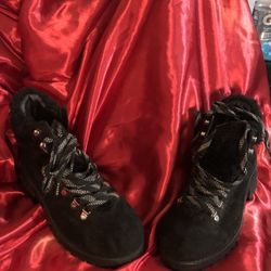 Chic, Warm Black Faux Suede and Fur Sherpa Hiker Boots Combat Lace Up Lug Sole. Torrid Women’s  size 8