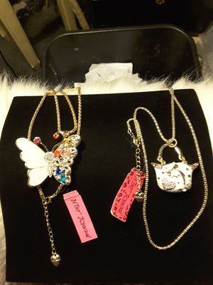 New And Erfly Necklace For In Charleston Sc Offerup New And Erfly Necklace For
