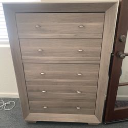 Dresser