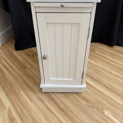 White End Table W/ Pull-Out Shelf 