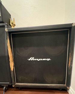 AMPEG V-412 200 WATT AMP