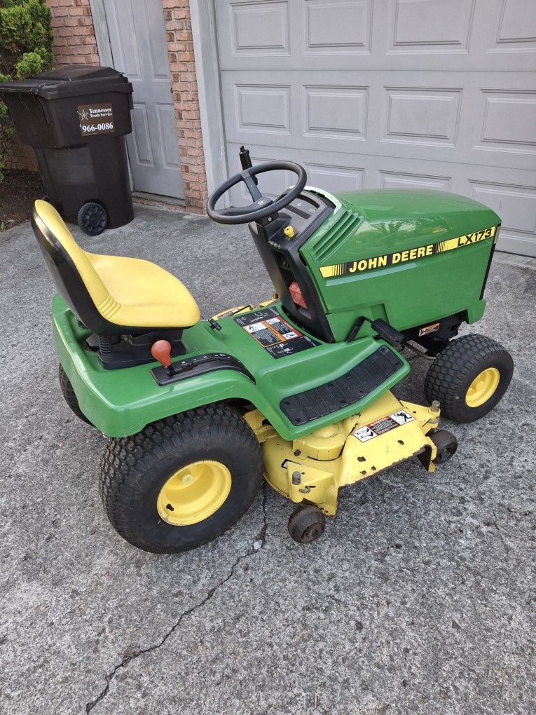 John Deere LX 173