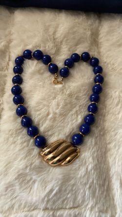 18”Vintage Avon Blue Beaded Necklace With She’ll Pendant.