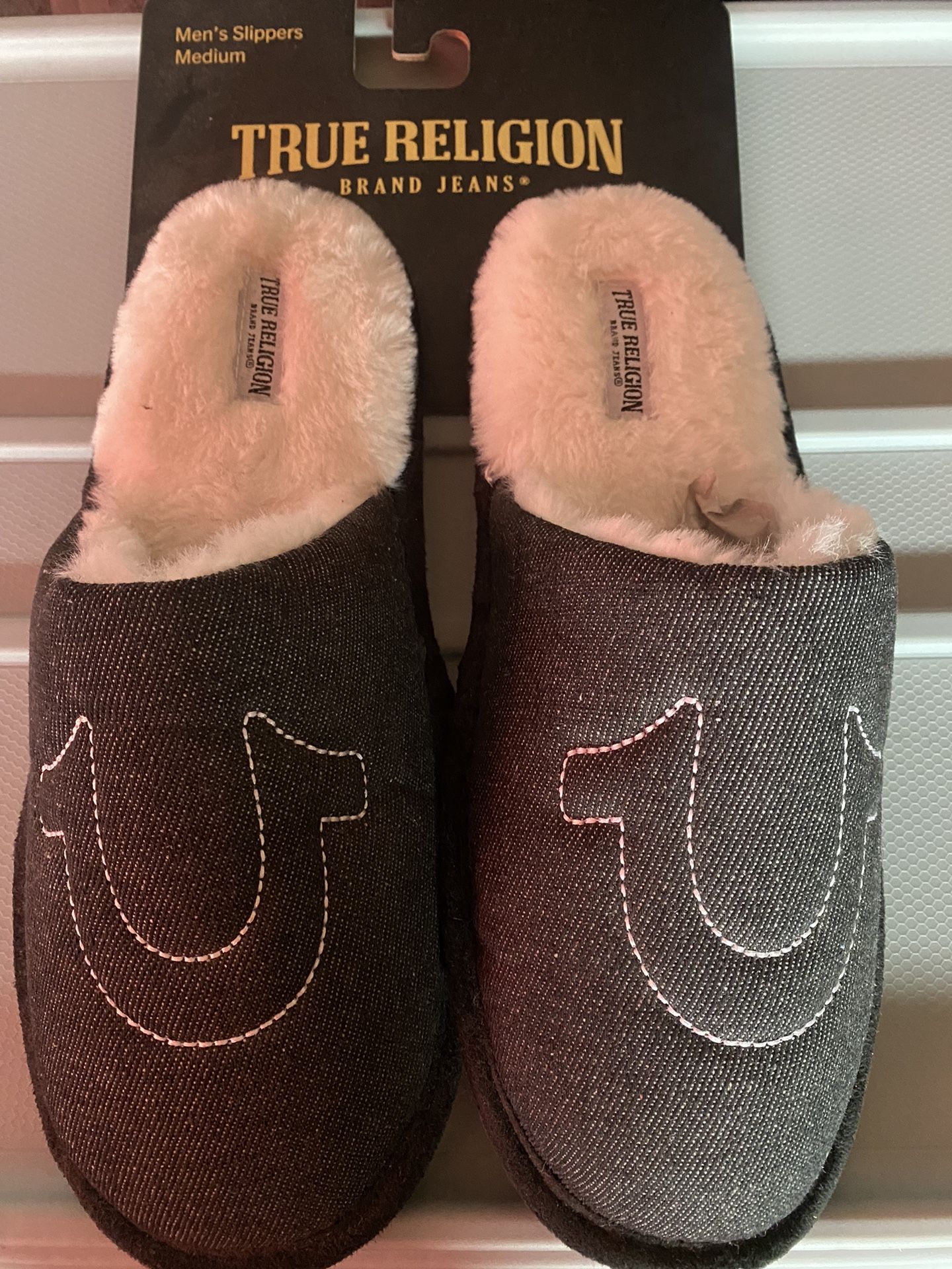 TRUE RELIGION SLIPPERS !!!!!! $100!!!!! BRAND NEW!!!!!