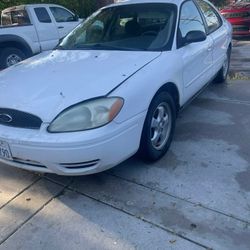 2004 Ford Taurus