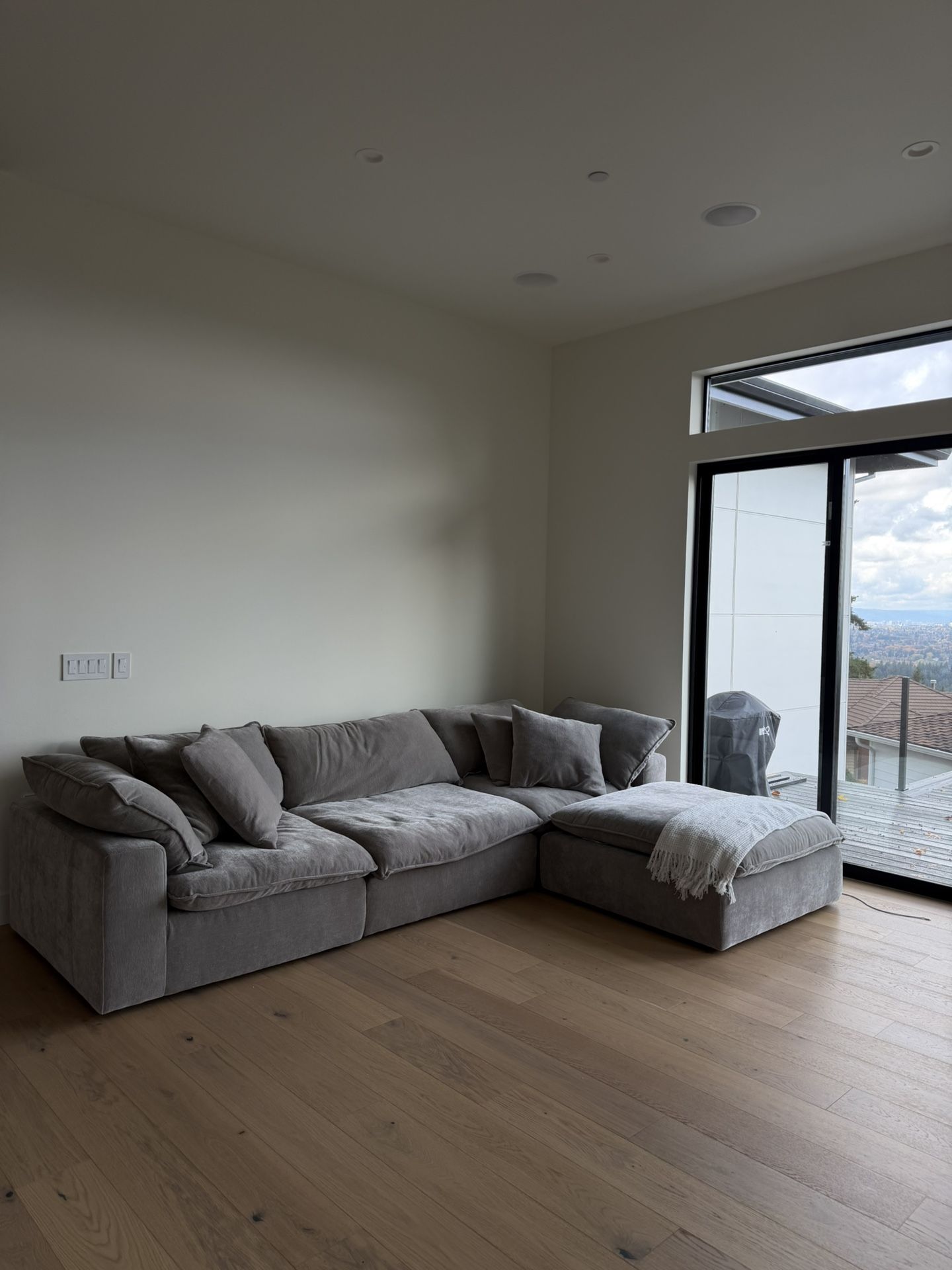 Aiden & Ivy Sereen 6-piece Fabric Modular Sectional Couches