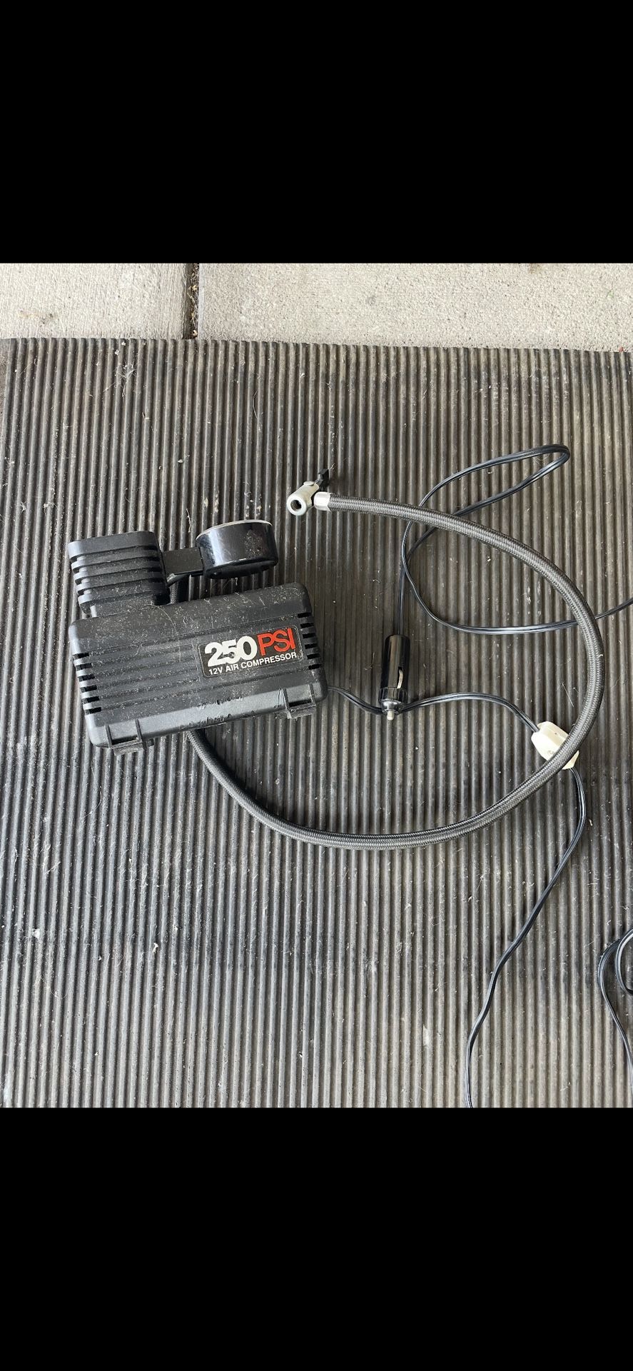 Portable air compressor