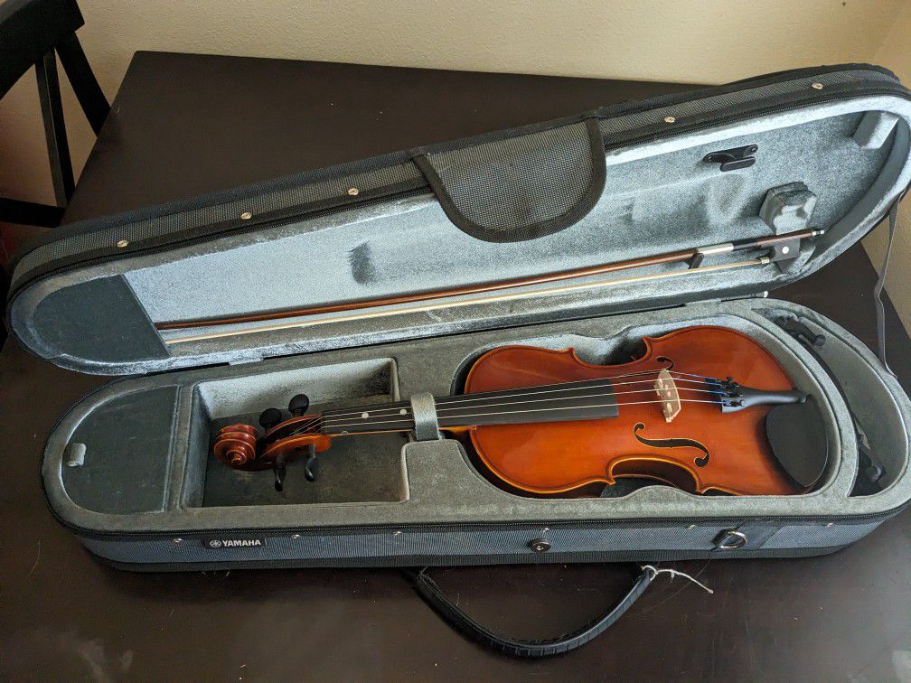 Yamaha Violin, Model V-5 4/4. Great Condition. Includes Case