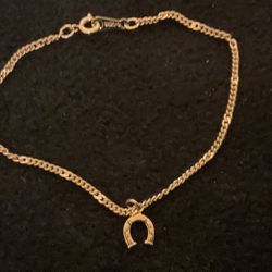 6” Goldtone Bracelet With Horseshoe Charm,by Avon