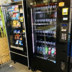 Multiple Combo Vending Machine With Credit Card Readers 