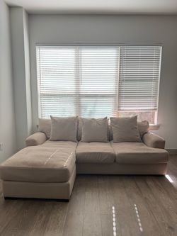 Beige Couch *must pick up*