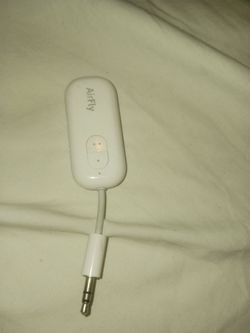 Twelve South AirFly Pro wireless transmitter and receiver used to connect Bluetooth headphones to audio jacks.