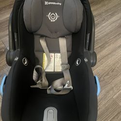 Uppababy Car Seat -Base included 