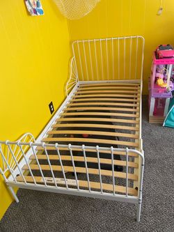 Twin size bed