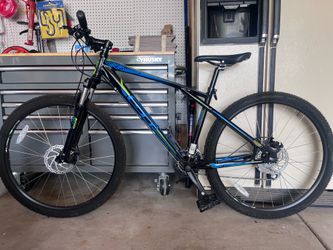 Pristine GT Outpost 27.5 Mountain Bike - Medium Frame- Only ridden 3x!