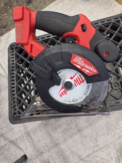 M18 FUEL 18V Lithium-Ion Brushless Cordless Metal Cutting 5-3/8 in. Circular Saw (Tool-Only) w/ Metal Saw Blade