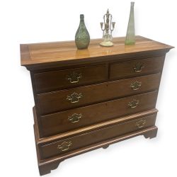Vintage Drexel solid wood dresser w/ 5 dovetail draws