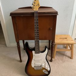 G&L Tribute Series Legacy 3-Tone Sunburst Finish