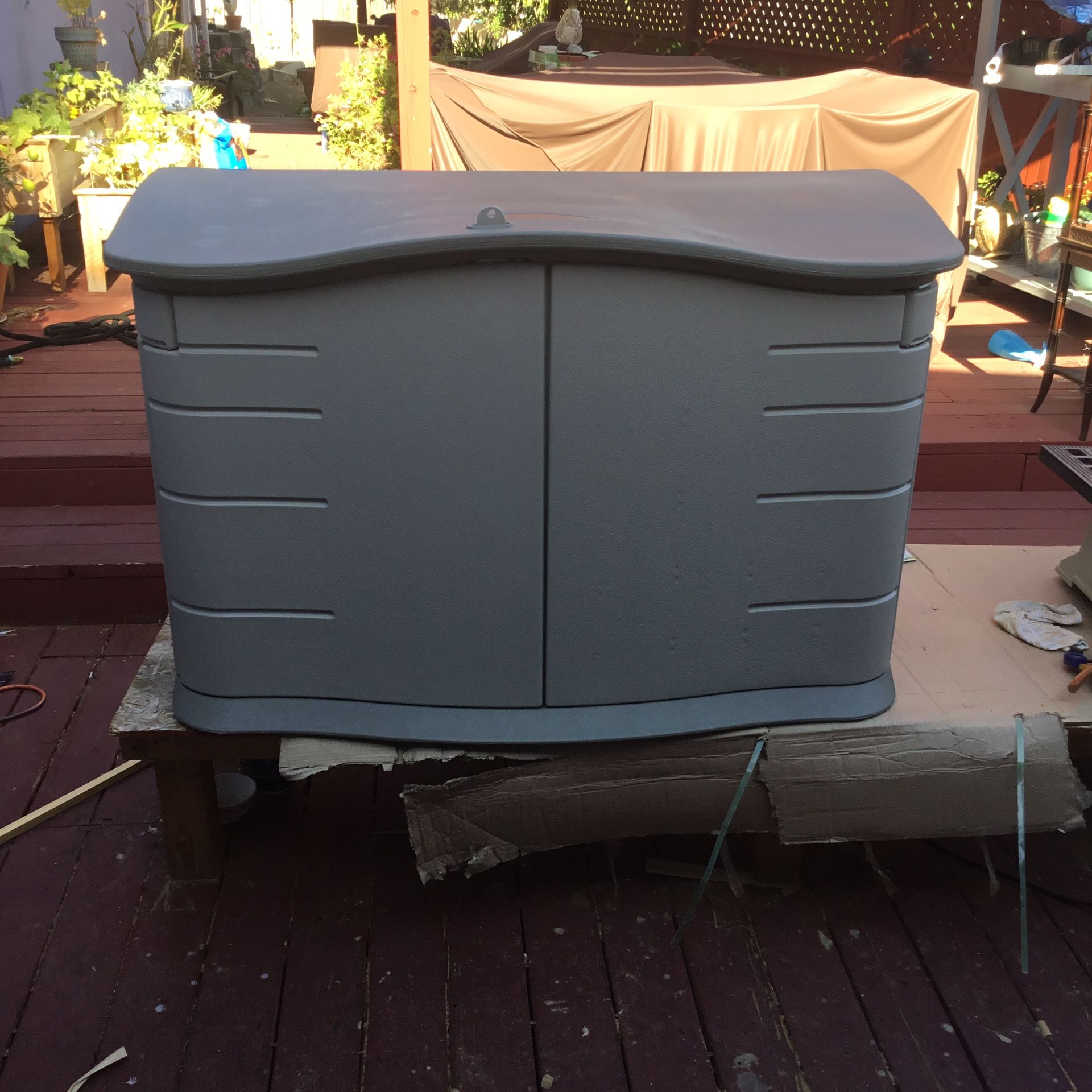 Rubbermaid Horizontal Outdoor Resin Storage Shed, Olive & Sandstone