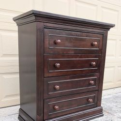38L18.5D42H heavy wooden dresser chest 4 drawers.Pick up Katy--