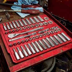 Milwaukee 48-22-9008 3/8" Drive 56pc Ratchet & Socket Set - SAE & Metric