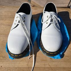 Dr. Martens Vegan 1461White Oxfords – Unisex – Like New