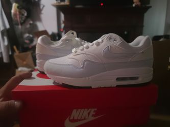 Airmax 1 white/football grey size 6w