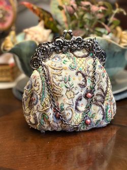 Vintage-Inspired Elka Accessories Floral Beaded Evening Bag with Kiss-Lock Frame