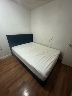 Queen bed fram + nectar mattress