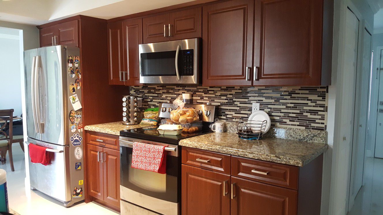 KITCHEN CABINETS WITH GRANITE COUNTER TOPS