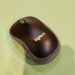 Logitech M185 Wireless Optical Mouse for laptop computer, tablet. New excellent condition.