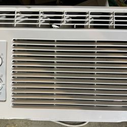 GE® 5,000 BTU ELECTRONIC WINDOW AIR CONDITIONER FOR SMALL ROOMS UP TO 150 SQ FT