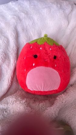 Strawberry squishmellow